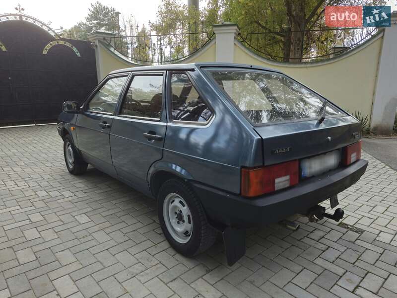 Хэтчбек ВАЗ / Lada 2109 2002 в Новомосковске фото Хэтчбек ВАЗ / Lada 2109 2002 в Новомосковске