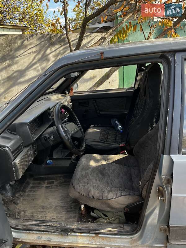 Хэтчбек ВАЗ / Lada 2109 2003 в Змиеве фото 6 Хэтчбек ВАЗ / Lada 2109 2003 в Змиеве