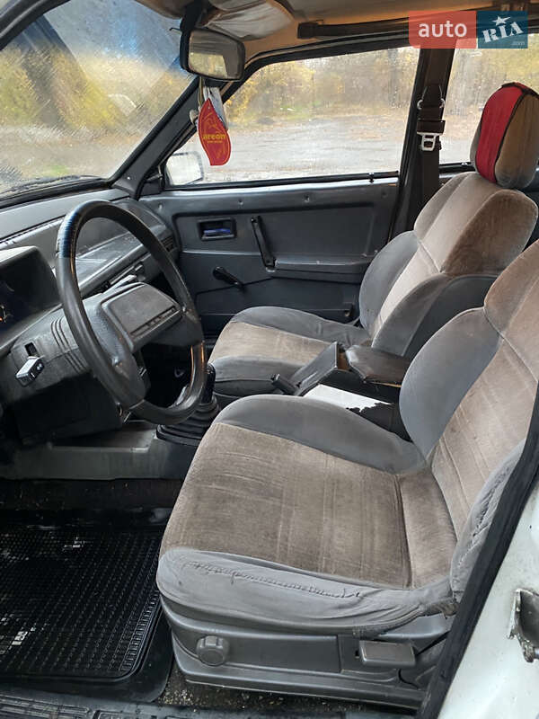 Хетчбек ВАЗ / Lada 2109 1989 в Кривому Розі фото 9 Хетчбек ВАЗ / Lada 2109 1989 в Кривому Розі