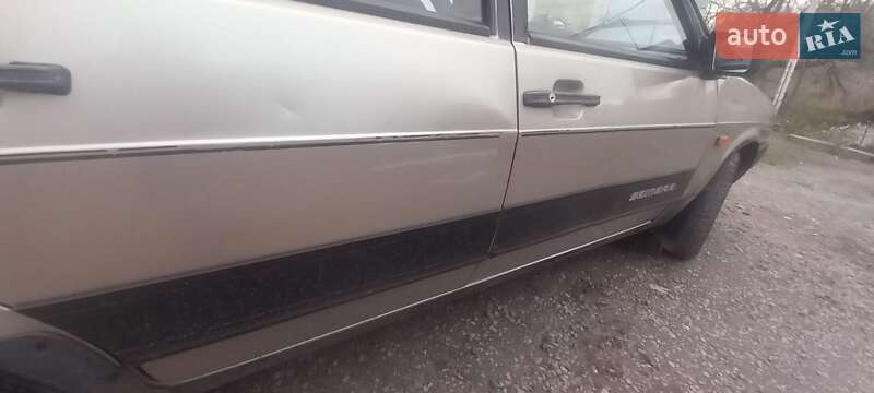 Хэтчбек ВАЗ / Lada 2109 1998 в Киеве фото 11 Хэтчбек ВАЗ / Lada 2109 1998 в Киеве