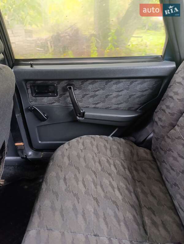 Хетчбек ВАЗ / Lada 2109 2001 в Тиврову фото 13 Хетчбек ВАЗ / Lada 2109 2001 в Тиврову