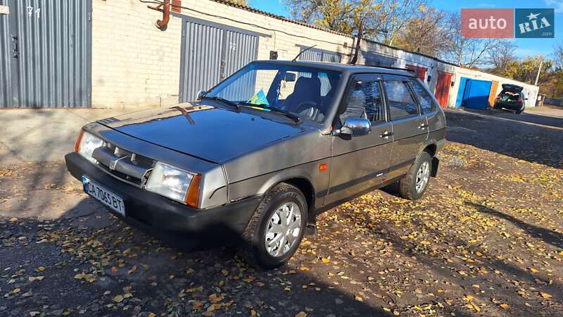 Хэтчбек ВАЗ / Lada 2109 1991 в Смеле фото 2 Хэтчбек ВАЗ / Lada 2109 1991 в Смеле