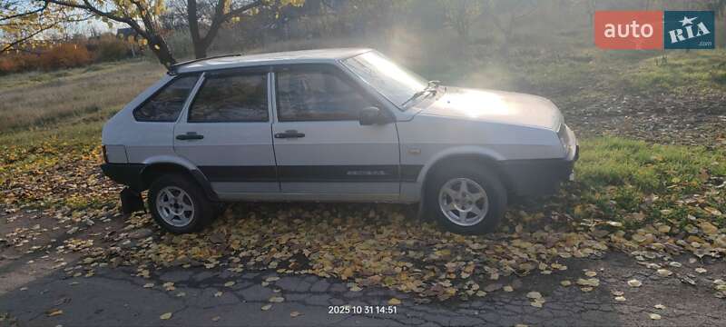 Хэтчбек ВАЗ / Lada 2109 2004 в Кривом Роге фото 6 Хэтчбек ВАЗ / Lada 2109 2004 в Кривом Роге