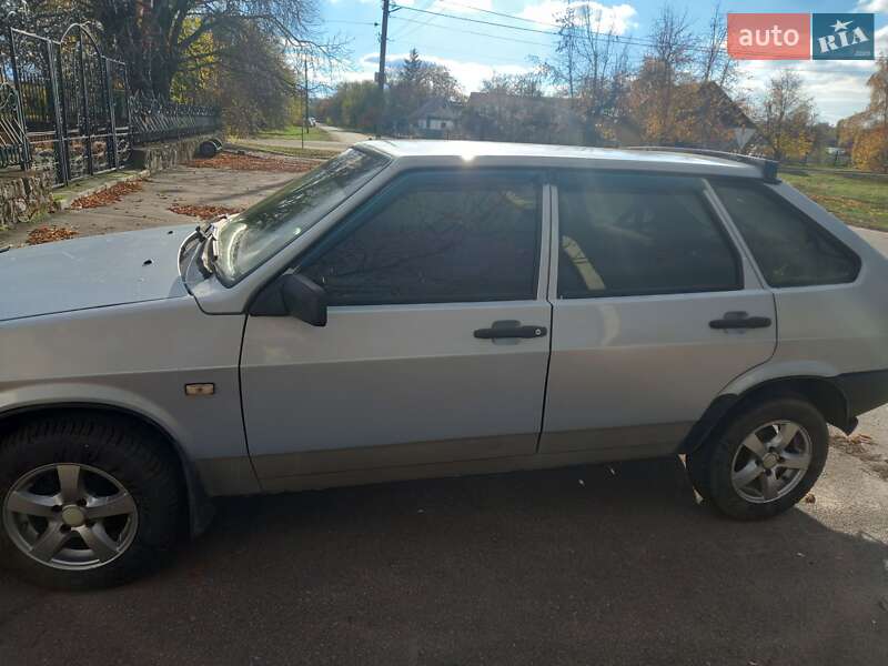 Хэтчбек ВАЗ / Lada 2109 2004 в Синельниково