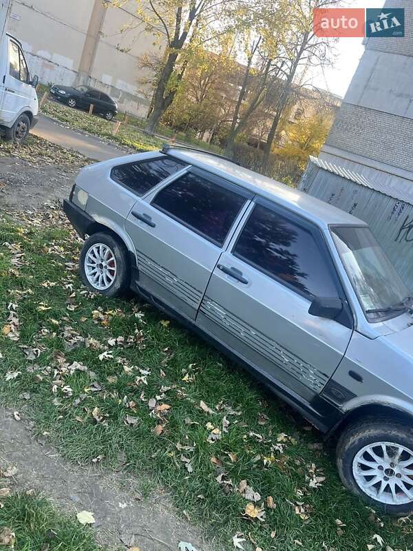 Хетчбек ВАЗ / Lada 2109 2002 в Софіївській Борщагівці фото 2 Хетчбек ВАЗ / Lada 2109 2002 в Софіївській Борщагівці