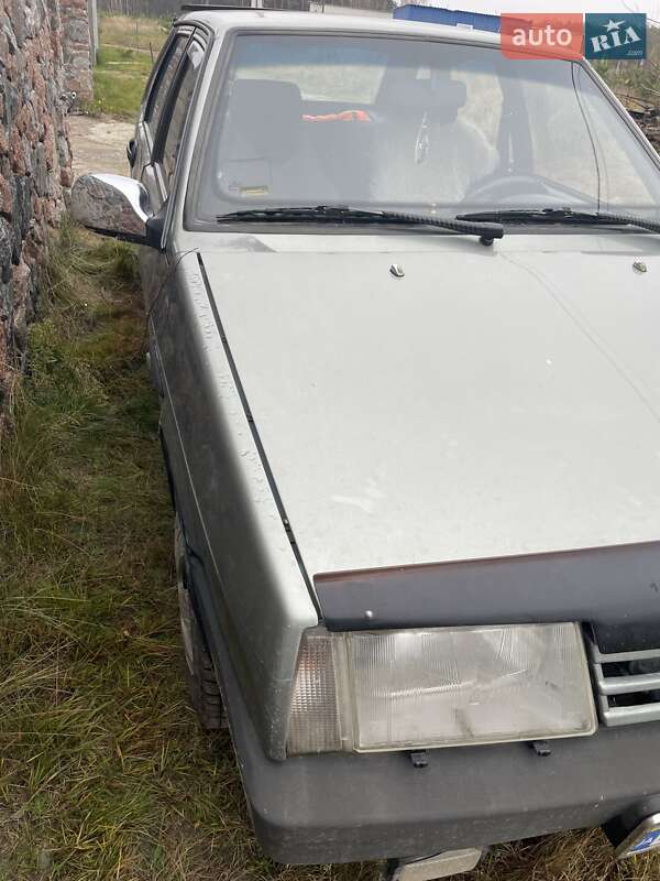 Хетчбек ВАЗ / Lada 2109 1995 в Києві фото 2 Хетчбек ВАЗ / Lada 2109 1995 в Києві