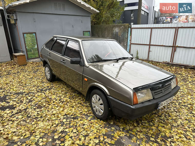 Хетчбек ВАЗ / Lada 2109 2001 в Рівному фото 4 Хетчбек ВАЗ / Lada 2109 2001 в Рівному