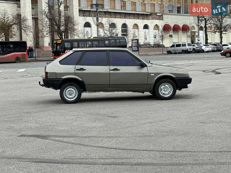 Хэтчбек ВАЗ / Lada 2109 2002 в Харькове