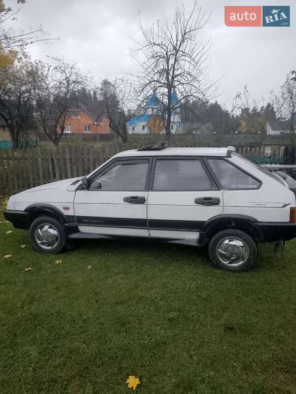 Хэтчбек ВАЗ / Lada 2109 1992 в Ровно