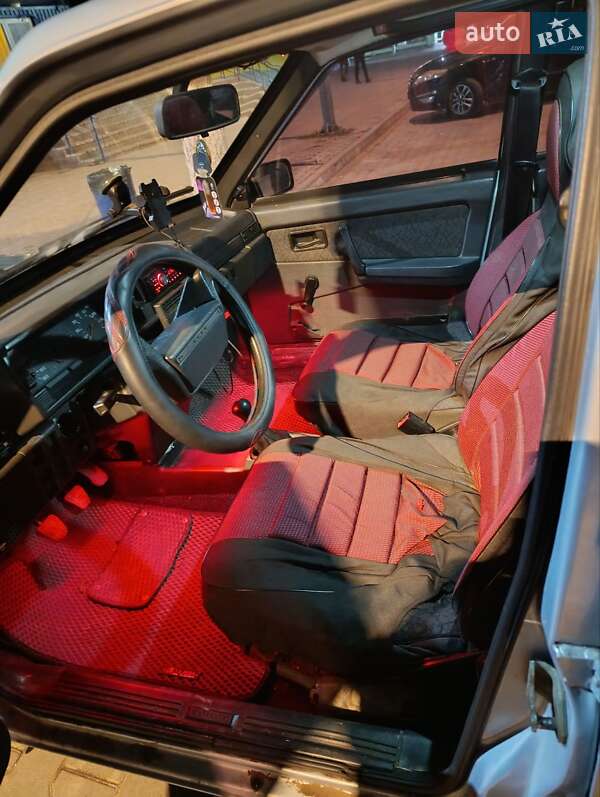 Хэтчбек ВАЗ / Lada 2109 2005 в Хмельнике фото 6 Хэтчбек ВАЗ / Lada 2109 2005 в Хмельнике