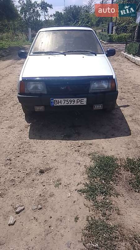 Хэтчбек ВАЗ / Lada 2109 2001 в Белгороде-Днестровском фото 3 Хэтчбек ВАЗ / Lada 2109 2001 в Белгороде-Днестровском