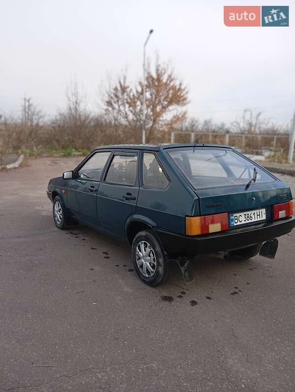 Хэтчбек ВАЗ / Lada 2109 2004 в Самборе