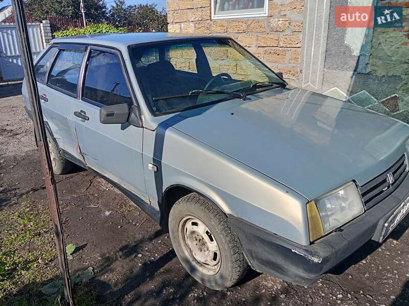 Хэтчбек ВАЗ / Lada 2109 2000 в Николаеве