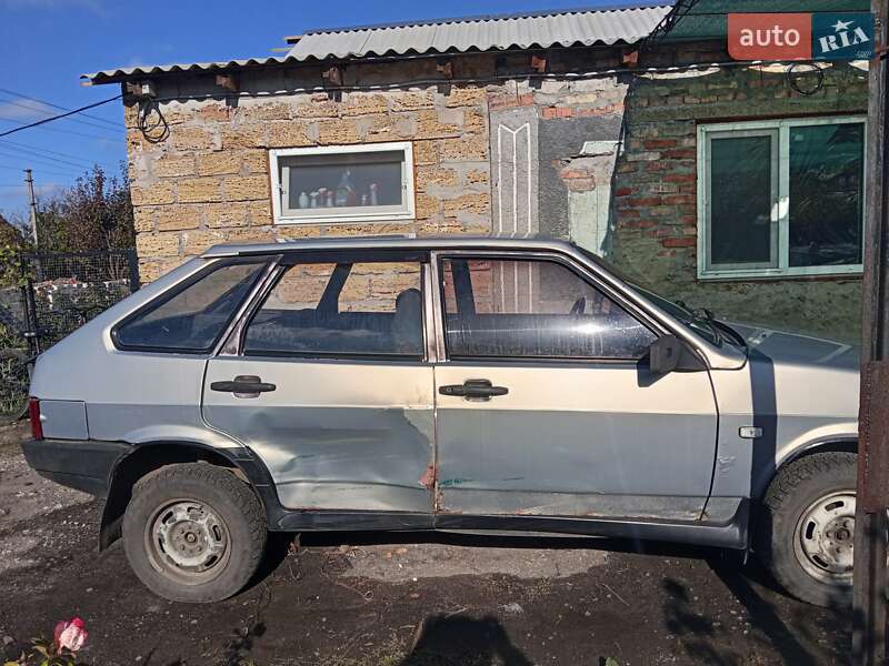 Хэтчбек ВАЗ / Lada 2109 2000 в Николаеве
