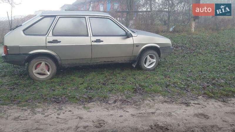 Хетчбек ВАЗ / Lada 2109 2002 в Сарнах