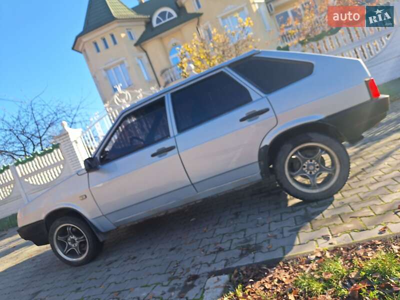 Хетчбек ВАЗ / Lada 2109 2004 в Чернівцях