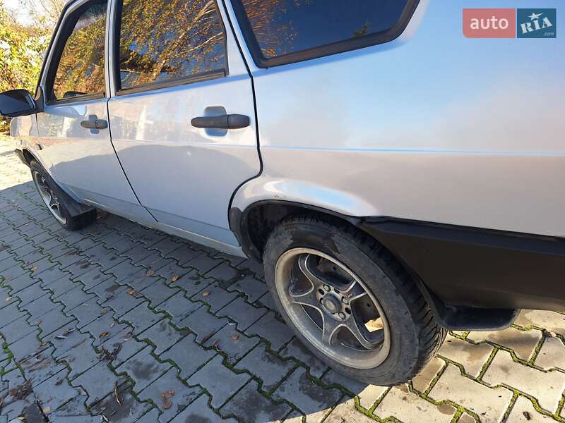 Хетчбек ВАЗ / Lada 2109 2004 в Чернівцях