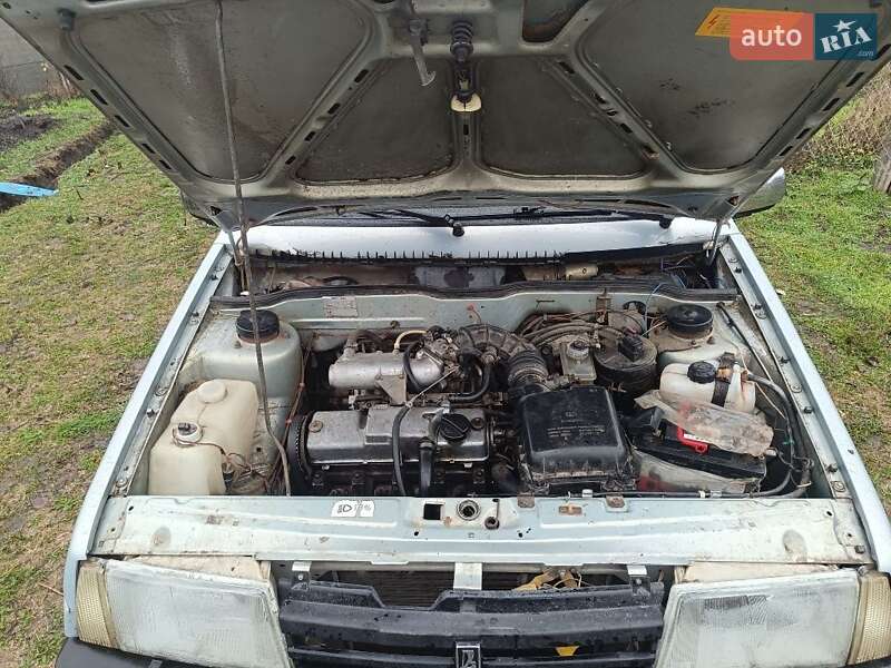 Хэтчбек ВАЗ / Lada 2109 2004 в Днепре фото 5 Хэтчбек ВАЗ / Lada 2109 2004 в Днепре