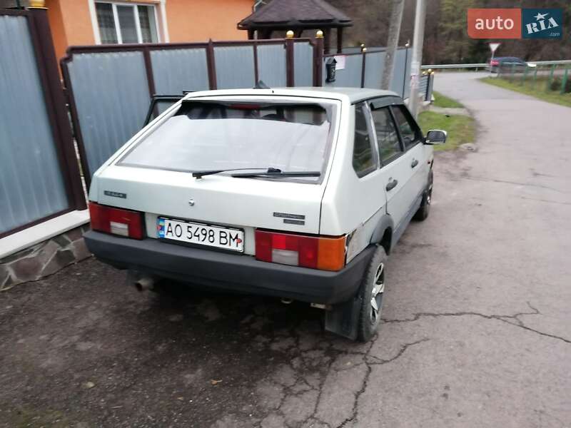 Хэтчбек ВАЗ / Lada 2109 2003 в Сваляве