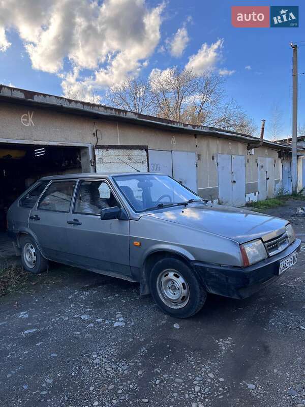 Хетчбек ВАЗ / Lada 2109 1993 в Чернівцях фото 2 Хетчбек ВАЗ / Lada 2109 1993 в Чернівцях