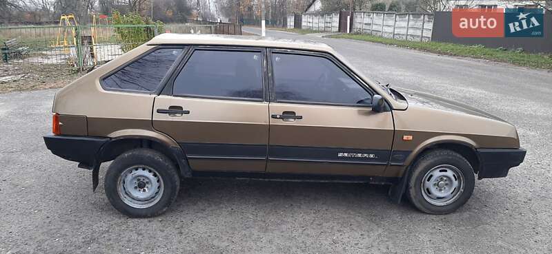 Хэтчбек ВАЗ / Lada 2109 1999 в Харькове