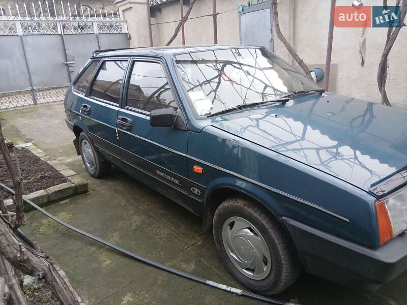 Хэтчбек ВАЗ / Lada 2109 1999 в Вознесенске