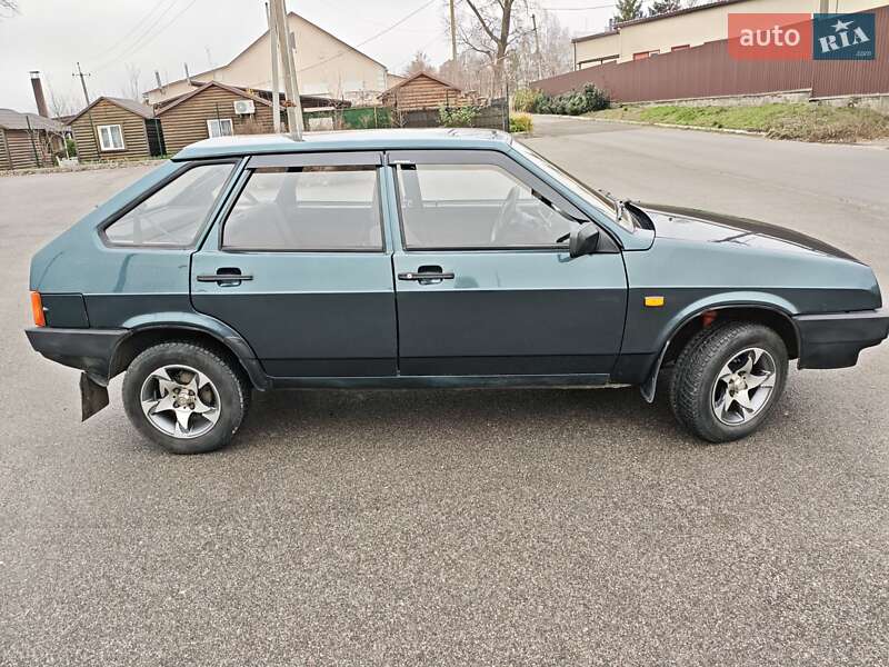 Хэтчбек ВАЗ / Lada 2109 2004 в Броварах