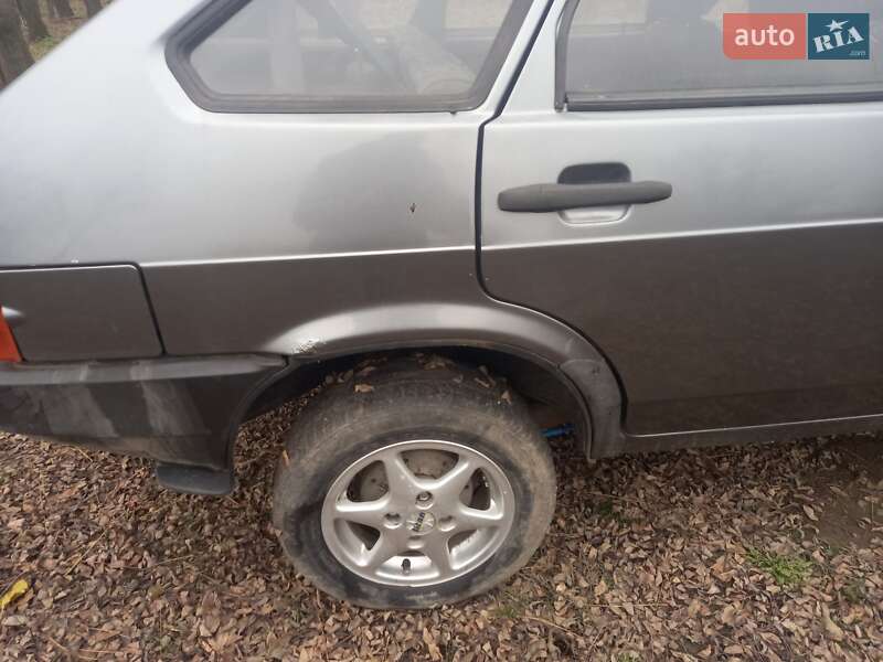 Хэтчбек ВАЗ / Lada 2109 2002 в Маньковке фото 4 Хэтчбек ВАЗ / Lada 2109 2002 в Маньковке