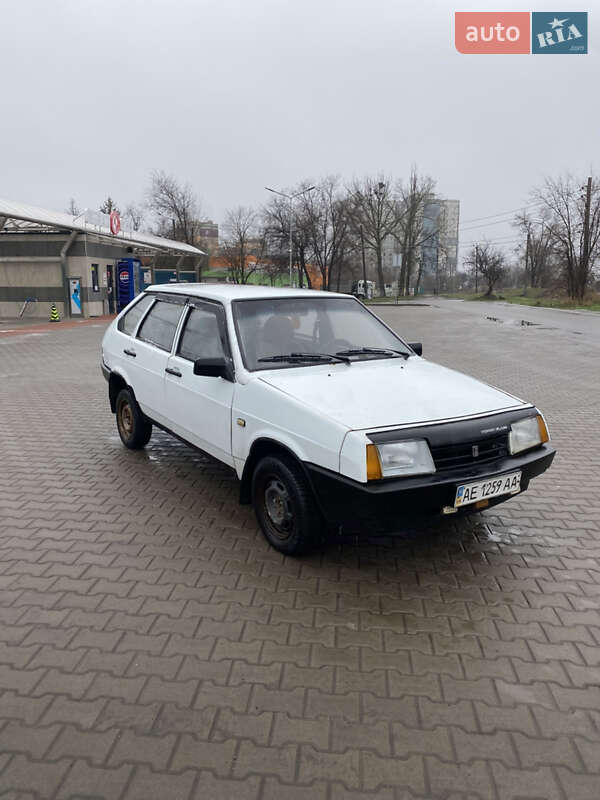 Хэтчбек ВАЗ / Lada 2109 1989 в Кривом Роге фото 4 Хэтчбек ВАЗ / Lada 2109 1989 в Кривом Роге