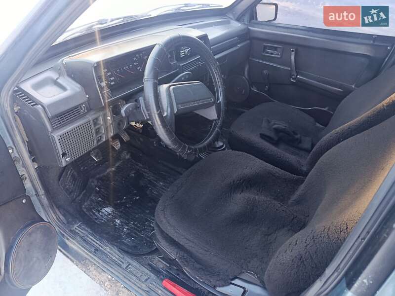Хэтчбек ВАЗ / Lada 2109 2001 в Остроге