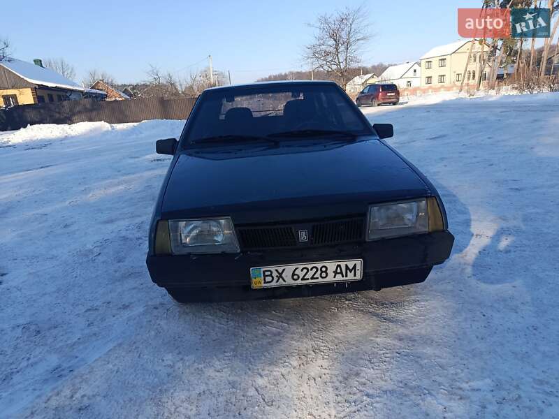Хэтчбек ВАЗ / Lada 2109 2001 в Остроге