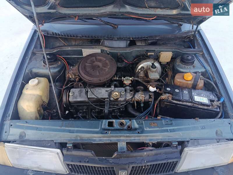 Хэтчбек ВАЗ / Lada 2109 2001 в Остроге