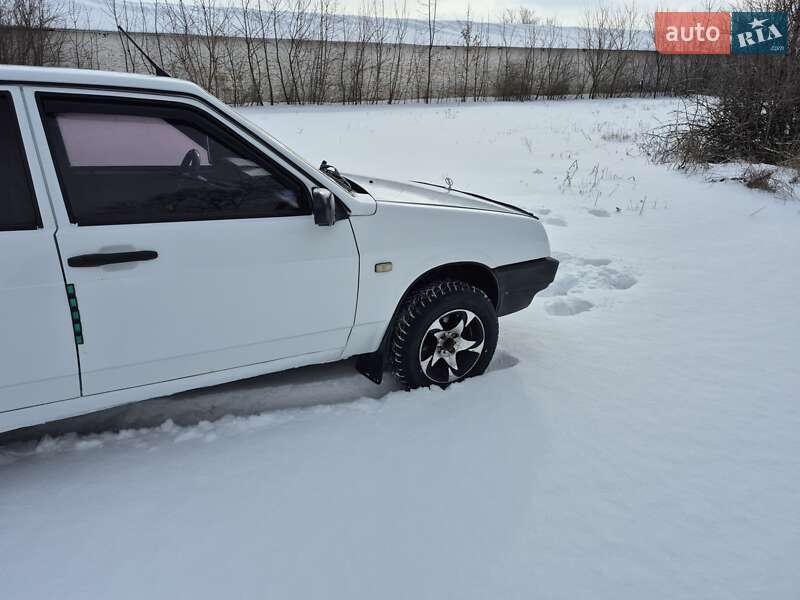 Хэтчбек ВАЗ / Lada 2109 2001 в Умани