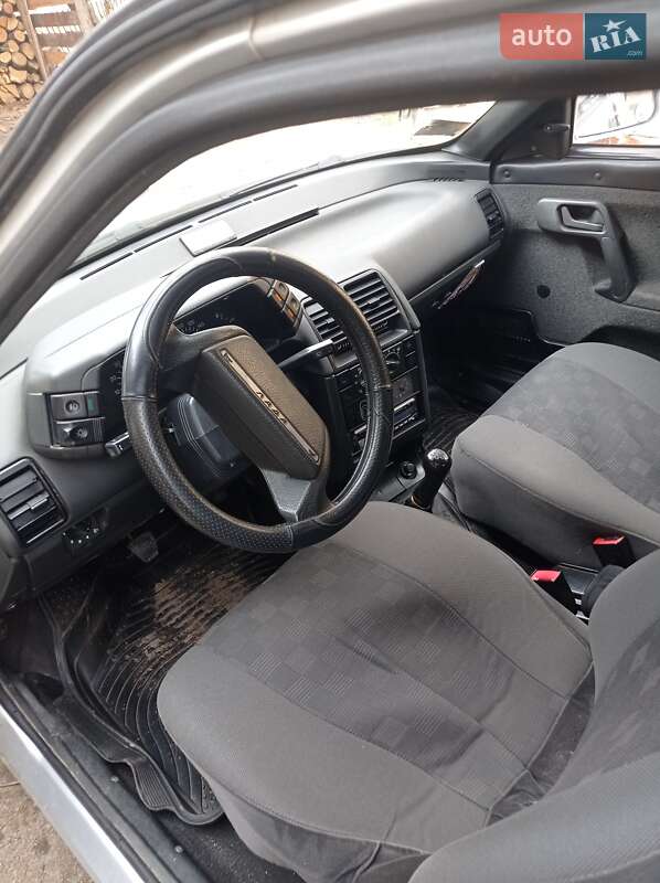 Седан ВАЗ / Lada 2110 2002 в Коропе