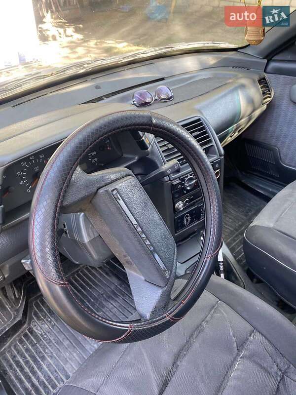 Седан ВАЗ / Lada 2110 2002 в Запорожье