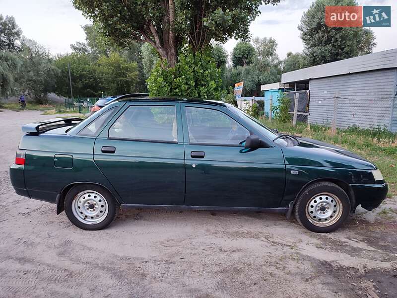 Седан ВАЗ / Lada 2110 2004 в Киеве