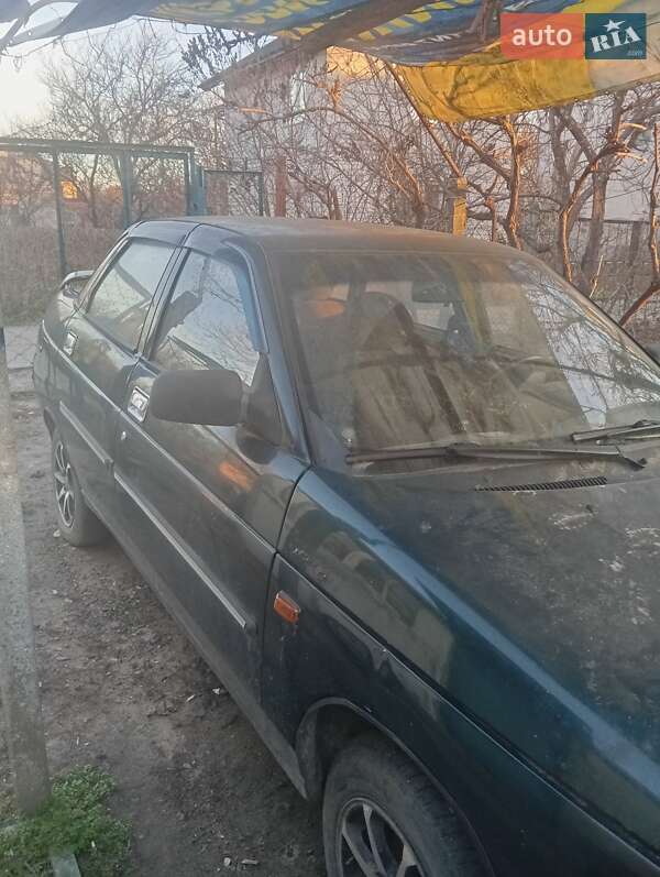 Седан ВАЗ / Lada 2110 2002 в Николаеве