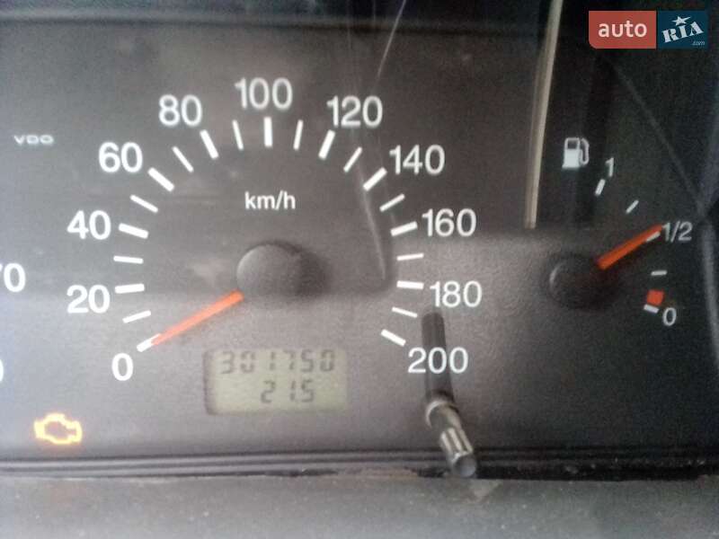 Седан ВАЗ 2110 2002 в 