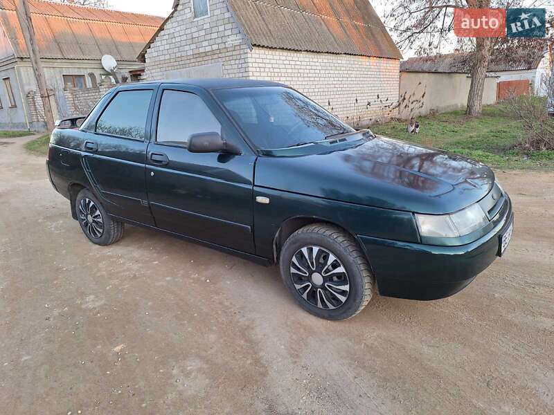 Седан ВАЗ / Lada 2110 2004 в Николаеве