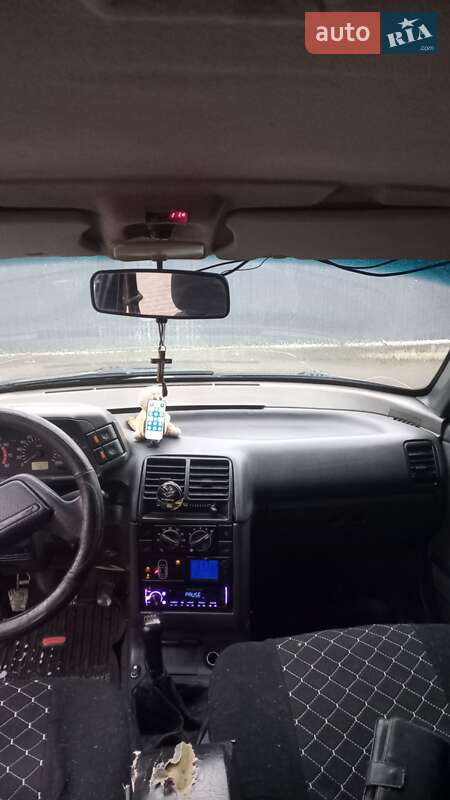 Седан ВАЗ / Lada 2110 2001 в Черновцах фото 4 Седан ВАЗ / Lada 2110 2001 в Черновцах