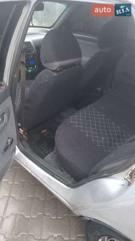 Седан ВАЗ / Lada 2110 2001 в Черновцах фото 6 Седан ВАЗ / Lada 2110 2001 в Черновцах