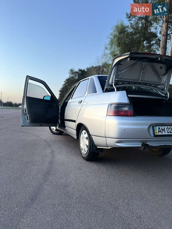 Седан ВАЗ / Lada 2110 2005 в Житомире