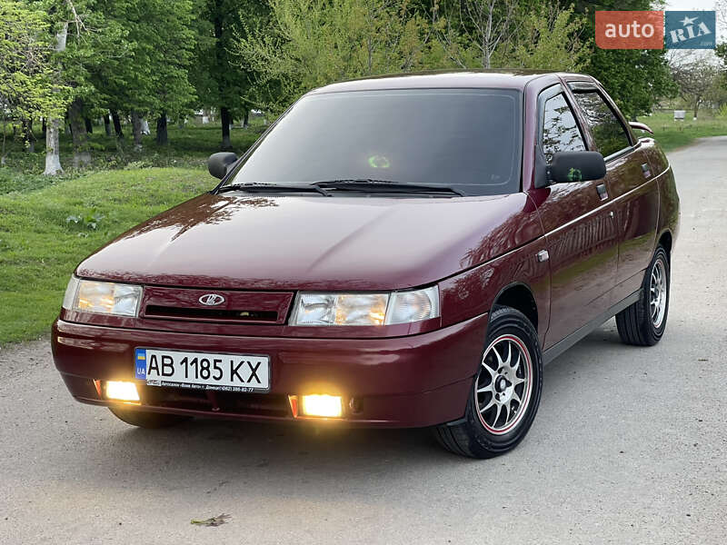 Седан ВАЗ 2110 2004 в 