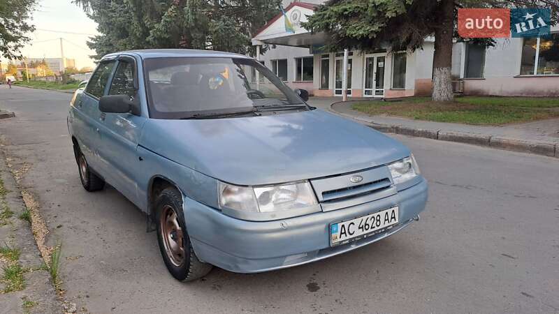 Седан ВАЗ 2110 2004 в 