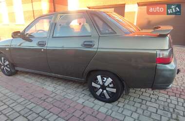 Седан ВАЗ 2110 2004 в 