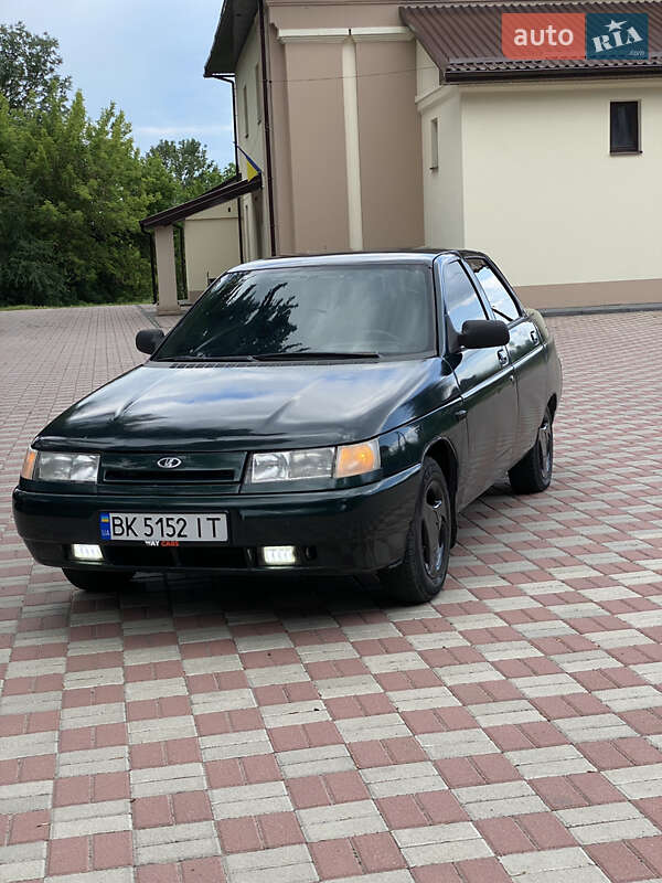 Седан ВАЗ / Lada 2110 2002 в Ровно