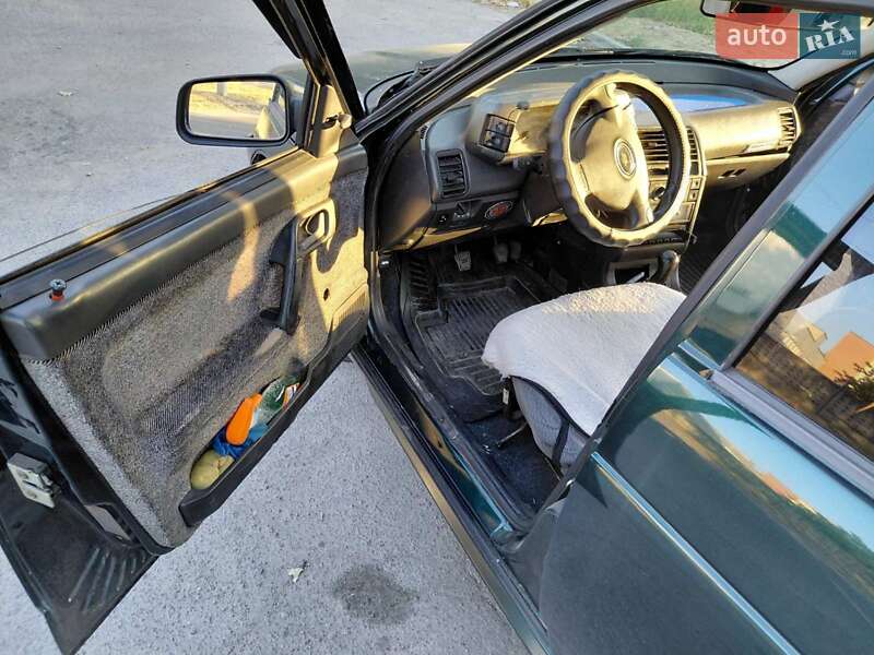 Седан ВАЗ / Lada 2110 2002 в Днепре