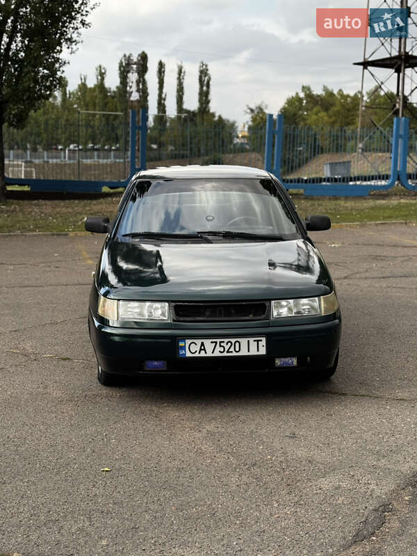 Седан ВАЗ 2110 2004 в 