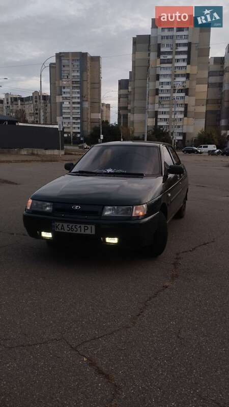 Седан ВАЗ 2110 2001 в 