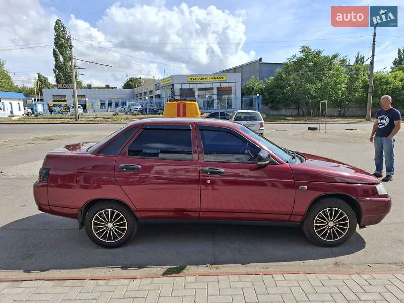Седан ВАЗ / Lada 2110 2004 в Николаеве
